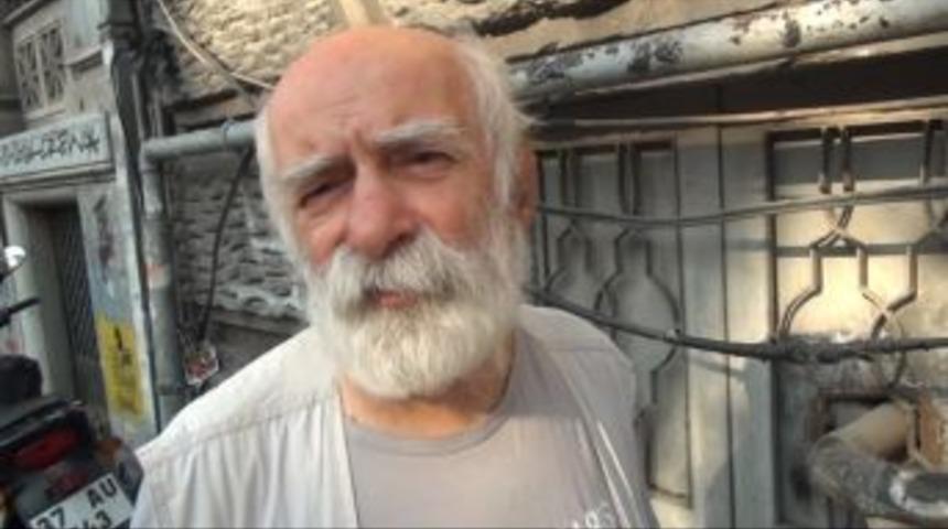 (&ouml;zel) Fel&ccedil; Ge&ccedil;iren Oyuncu Ve Tiyatro Sanat&ccedil;ısı Hikmet Karag&ouml;z Taksim Meydanı&rsquo;nda G&ouml;r&uuml;nt&uuml;lendi