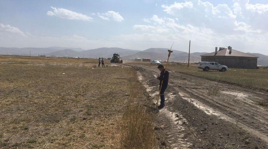 Çaldıran’da Kapalı Yollar Tek Tek Açılıyor