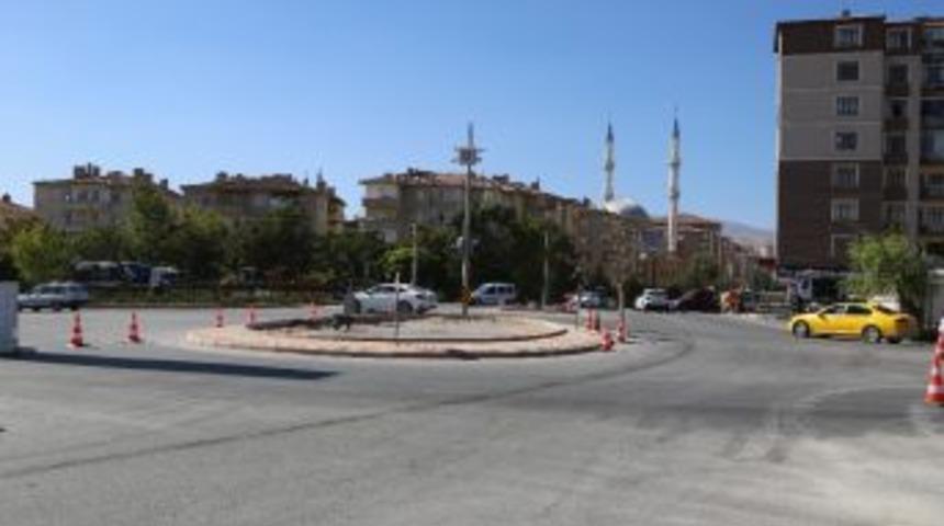 Niğde&rsquo;de Eski Sanayi - Sel&ccedil;uklu Caddeleri Birleşimine Kavşak