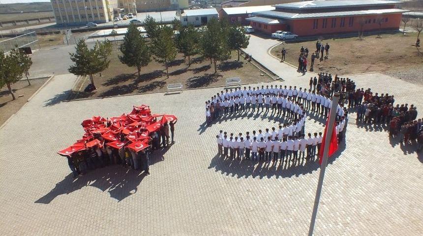 Malazgirtli &Ouml;ğrencilerden Mehmet&ccedil;iğe &rsquo;ay Yıldızlı&rsquo; Destek