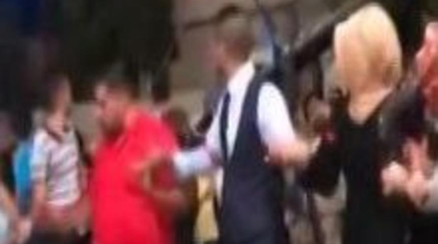 Havai Fişek Elinde Patladı