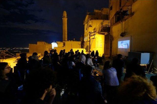 Mardin’in Tarihi Damlarında Sinema Keyfi