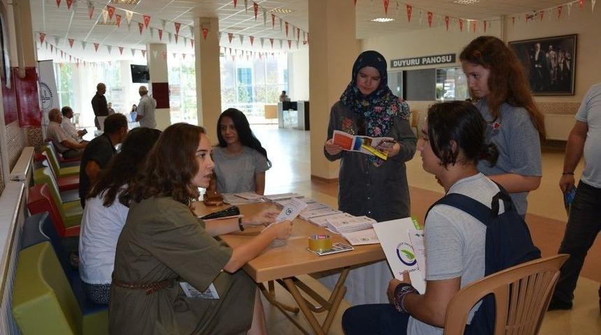 Düzce Üniversitesi’nde Kayıt Heyecanı Başladı