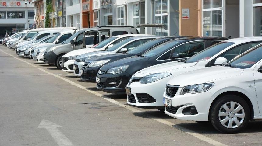 Bayram &Ouml;ncesi Oto Pazarında B&uuml;y&uuml;k Hareketlilik