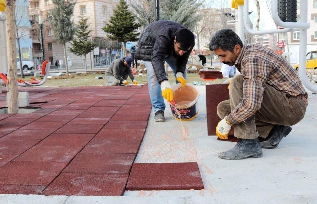 İki Nisan Caddesi&rsquo;ne &lsquo;van&rsquo;ın Kurtuluşu&rsquo; Anıtı