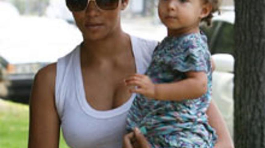 Halle Berry Bebek Bekliyor