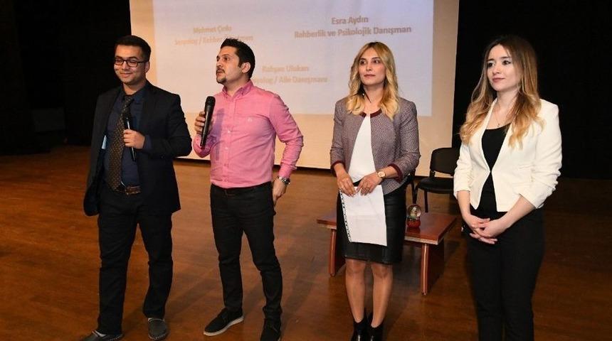 Anne Babalara &ldquo;&ccedil;ocuklara Cinsel İstismar&rdquo; Semineri