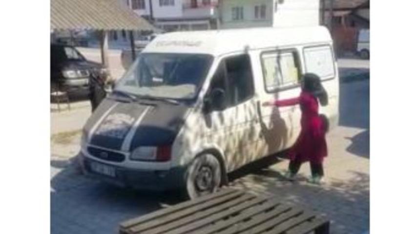 İcra Yoluyla Çocuklarını Görmek İsteyen Anne, Kuzeninin İş Yerini Bastı