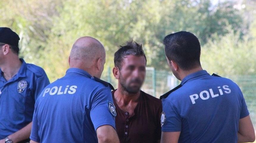 Manavgat Irmağı’na Atlayan Genç, Polisi Ve Sağlık Ekibini Alarma Geçirdi