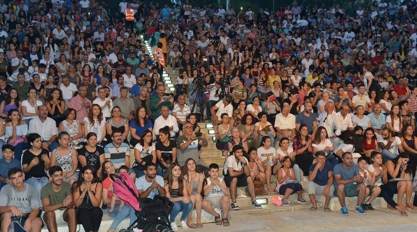 &Ccedil;iğli&rsquo;de Ahmet Arslan&rsquo;dan Unutulmaz Konser