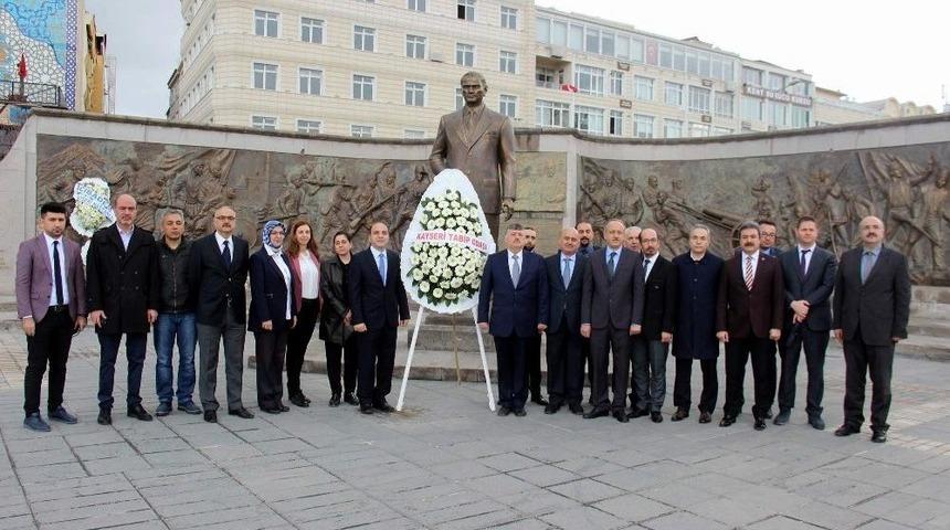 Vali Kam&ccedil;ı: &ldquo;sağlık&ccedil;ılarımıza Gerekli Desteği Vermek Zorundayız&rdquo;