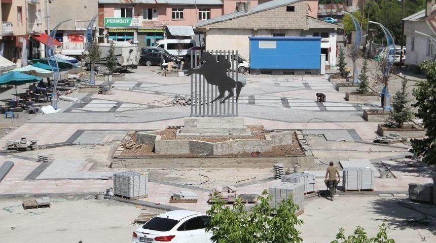 Malazgirt Kent Meydanı 26 Ağustos&rsquo;a Hazır Olacak