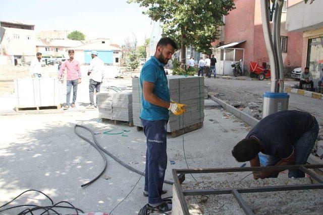 Malazgirt Kent Meydanı 26 Ağustos’a Hazır Olacak