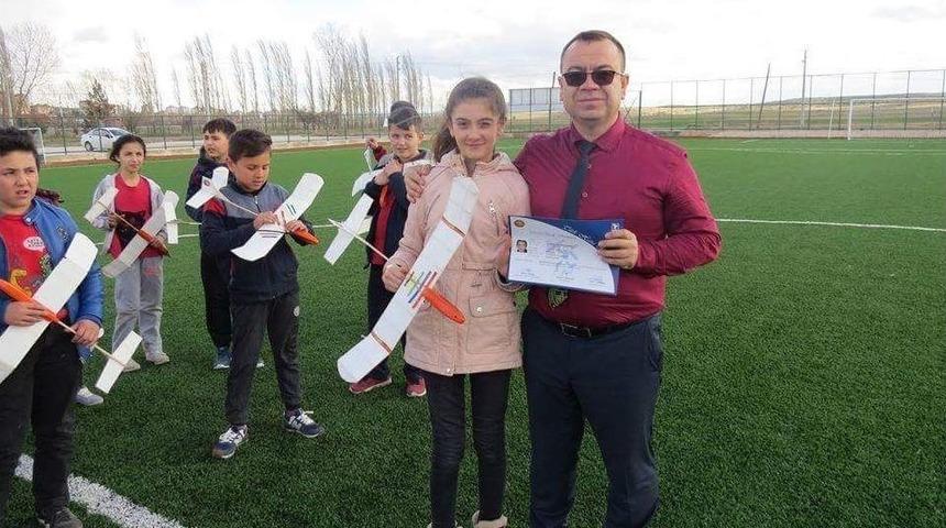 Model U&ccedil;ak Yapımı Kursu &Ouml;ğrencilerine Sertifika