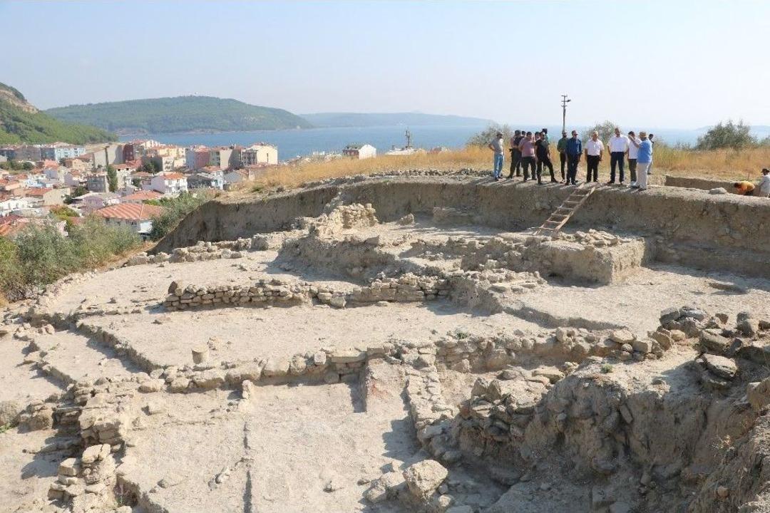 Maydos Kilisetepe H&ouml;y&uuml;ğ&uuml;&rsquo;nde 4 Bin Yıllık Savunma Duvarı Kalıntıları Bulundu