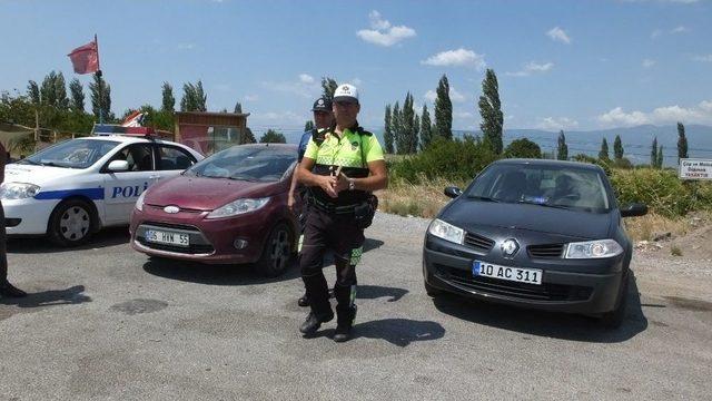 Burhaniye‘de Kaymakam Öner Trafik Denetimine Katıldı Sürücüleri Uyardı