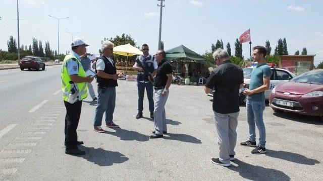 Burhaniye‘de Kaymakam Öner Trafik Denetimine Katıldı Sürücüleri Uyardı