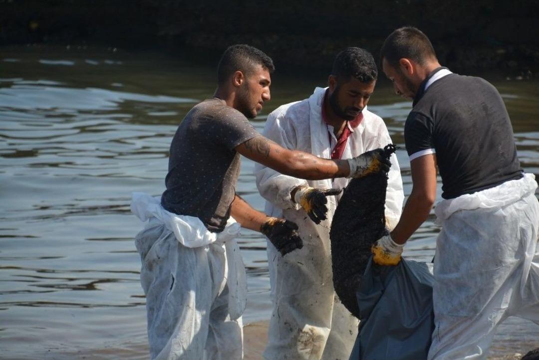 Fo&ccedil;a&rsquo;daki Fuel-oil Sızıntının Ardından &Ccedil;alışmalar 5. G&uuml;nde De S&uuml;r&uuml;yor