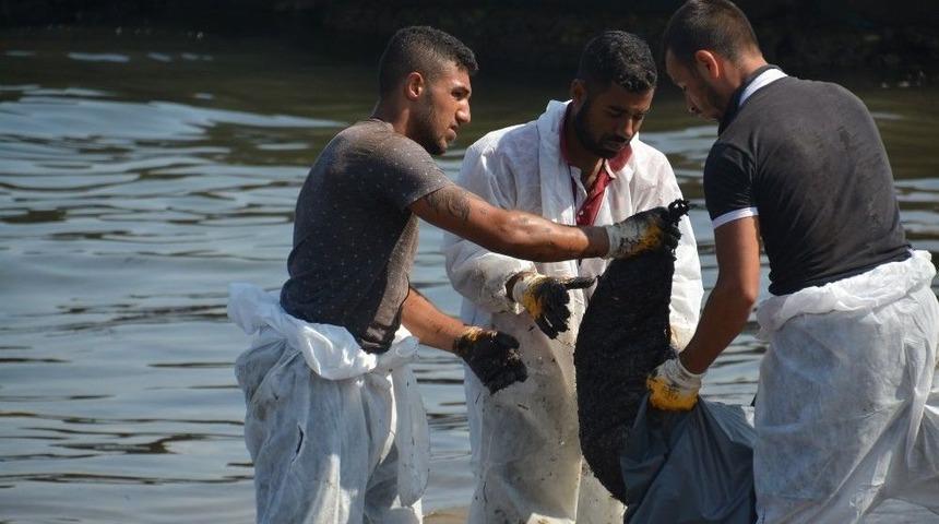 Foça’yı Kirleten Geminin 18 Hintli Mürettebatı Yurt Dışına Çıkmış
