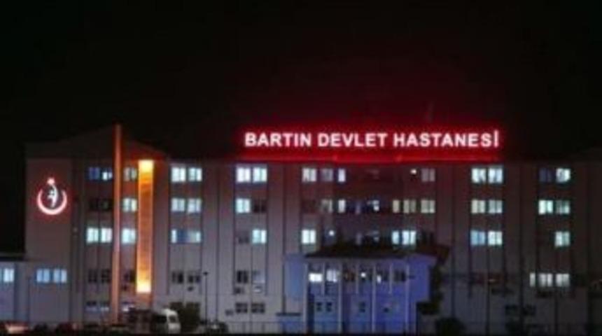 89 Yaşındaki Kanser Hastası Tedavi G&ouml;rd&uuml;ğ&uuml; Hastanenin 2. Katından D&uuml;şt&uuml;