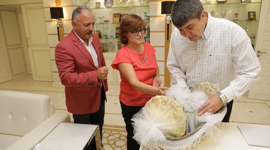 Hobi Bah&ccedil;esi Birincisinden Başkan T&uuml;rel&rsquo;e Ziyaret