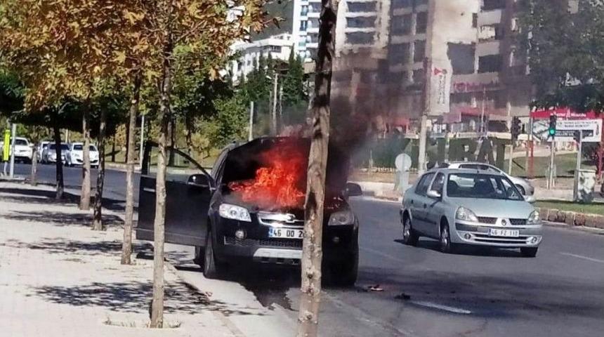 Seyir Halindeki Otomobil Alev Aldı