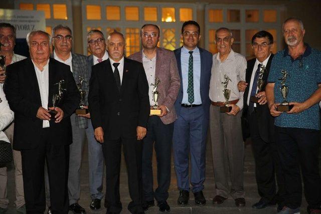 Basketbol Adamları Derneğinden Başkan Ergün’e Onur Ödülü