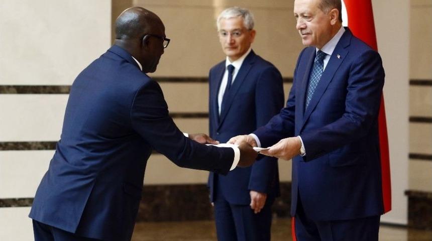 Cumhurbaşkanı Erdoğan, Gabon Büyükelçisini Kabul Etti