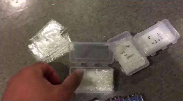 Sabiha G&ouml;k&ccedil;en&rsquo;de Hindistan Uyruklu Şahsın &Ccedil;antasında Yarım Kilo Karat Pırlanta Yakaladı 1