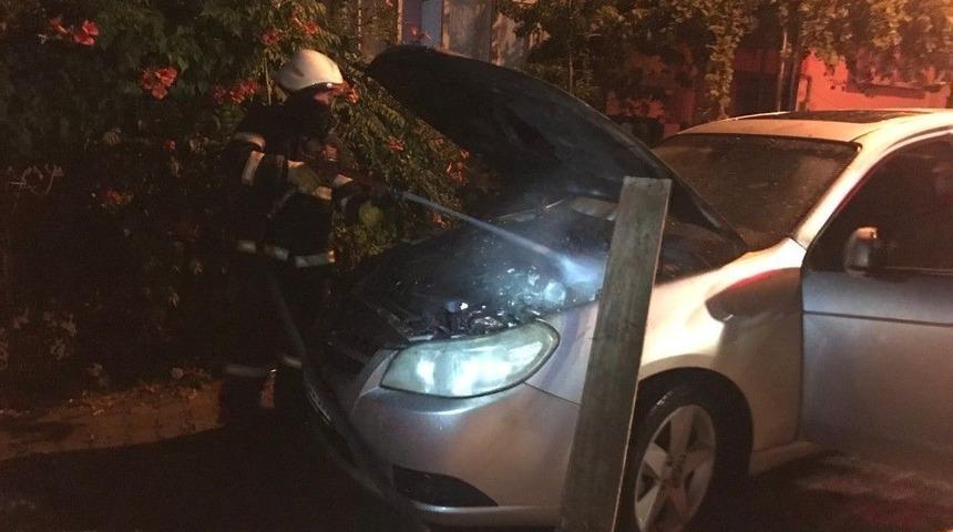 Park Halinde Otomobil Bir Anda Alev Aldı