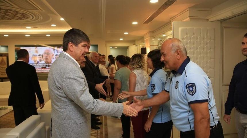 Başkan T&uuml;rel, Belediye &Ccedil;alışanlarıyla Bayramlaştı