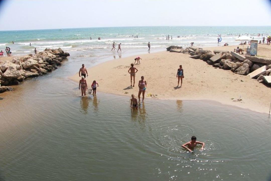 (&ouml;zel) Atıklar Sebebiyle Kirlenen Dere Yeniden Maviye B&uuml;r&uuml;nd&uuml;