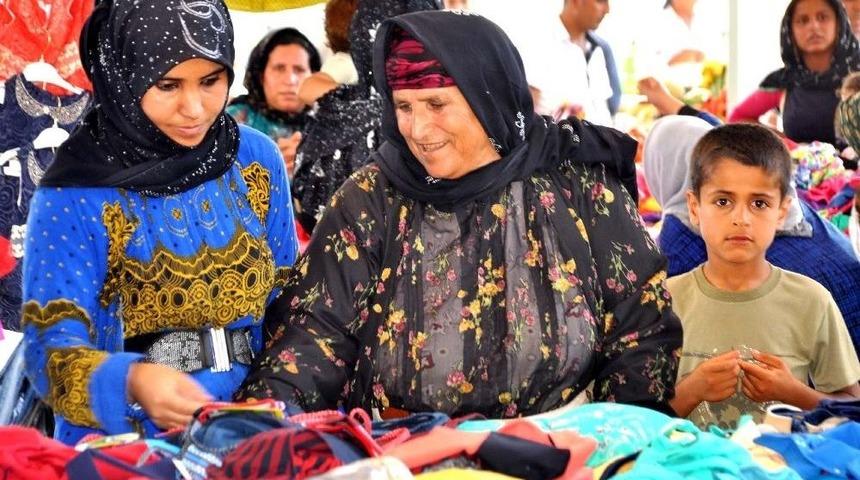 Sınırda Bayram &Ouml;ncesi Alışveriş Heyecanı