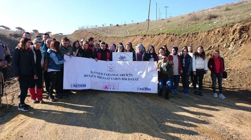 &Ouml;ğrenciler Teknoloji Bağımlılığı Ve Kolon Kanseri Farkındalığı İ&ccedil;in Y&uuml;r&uuml;d&uuml;