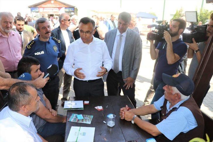 Vali Çeber Ve Rektör Polat Kayıt Yapan Öğrencilerle Bir Araya Geldi G1