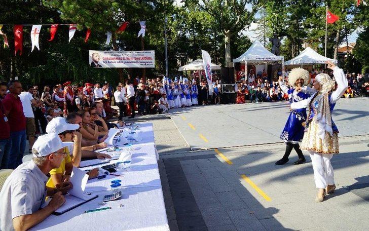 Festivalde 7 Ülkenin Halk Oyunları Ekibi Erik Dalı Oynadı G5