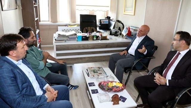 Büyükşehir Belediye Başkanı Mehmet Sekmen’den İha’ya Ziyaret