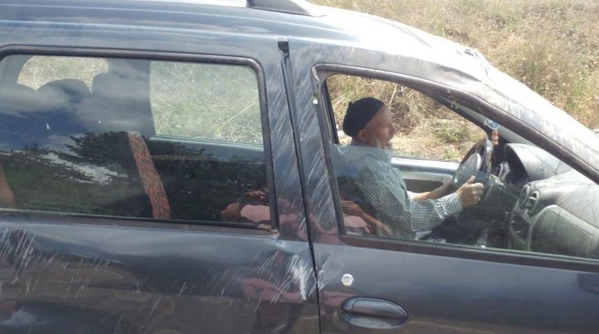 Şoka Giren Sürücü, Kaza Yaptığı Otomobiline Binip Gitmek İstedi