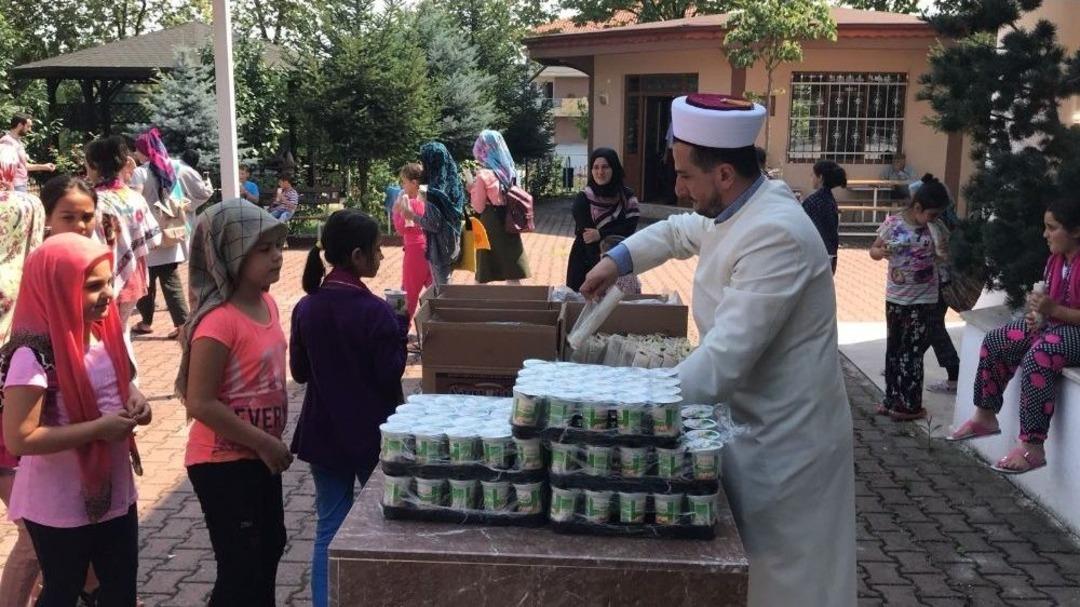 İmamın, Camide Yaptığı İkramlar Kur&rsquo;an Kursuna İlgiyi Arttırdı