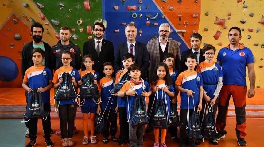 Milli Takıma Se&ccedil;ilen Minik Sporcular &Ouml;d&uuml;llendirildi