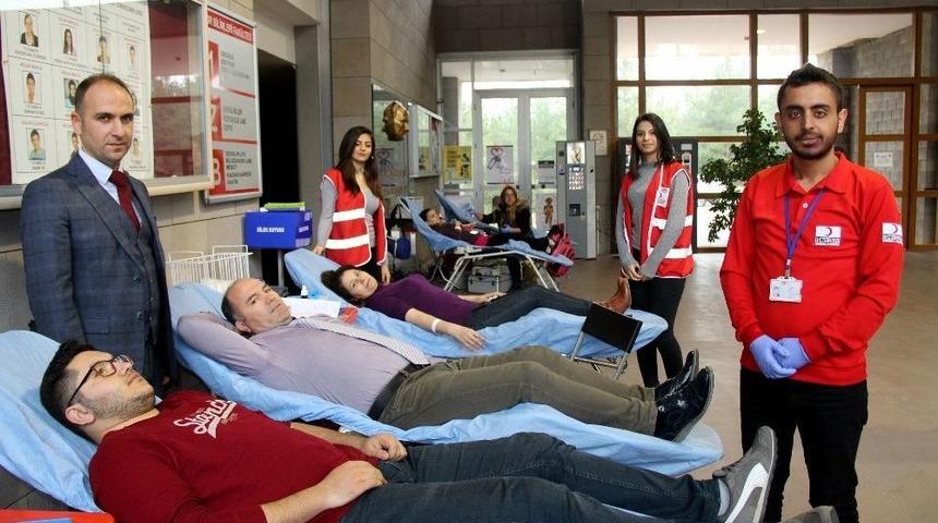 Spor Bilimleri Fakültesi Öğrencileri Kan Bağışladı