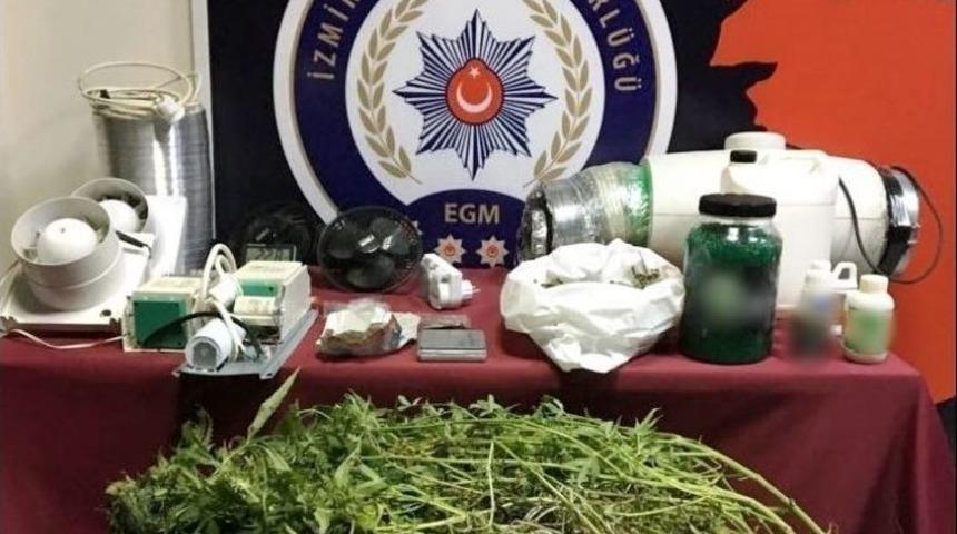 İzmir’de 10 Zehir Taciri Tutuklandı