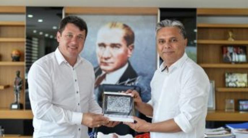 Muratpaşa Belediye Başkanı &Uuml;mit Uysal, Ardino Belediye Başkanı Resmi Murat&rsquo;ı Makamında Kabul Etti.