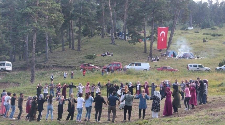 G&uuml;ll&uuml;ce K&ouml;yl&uuml;leri Carmek Yaylası&rsquo;nda Buluştular