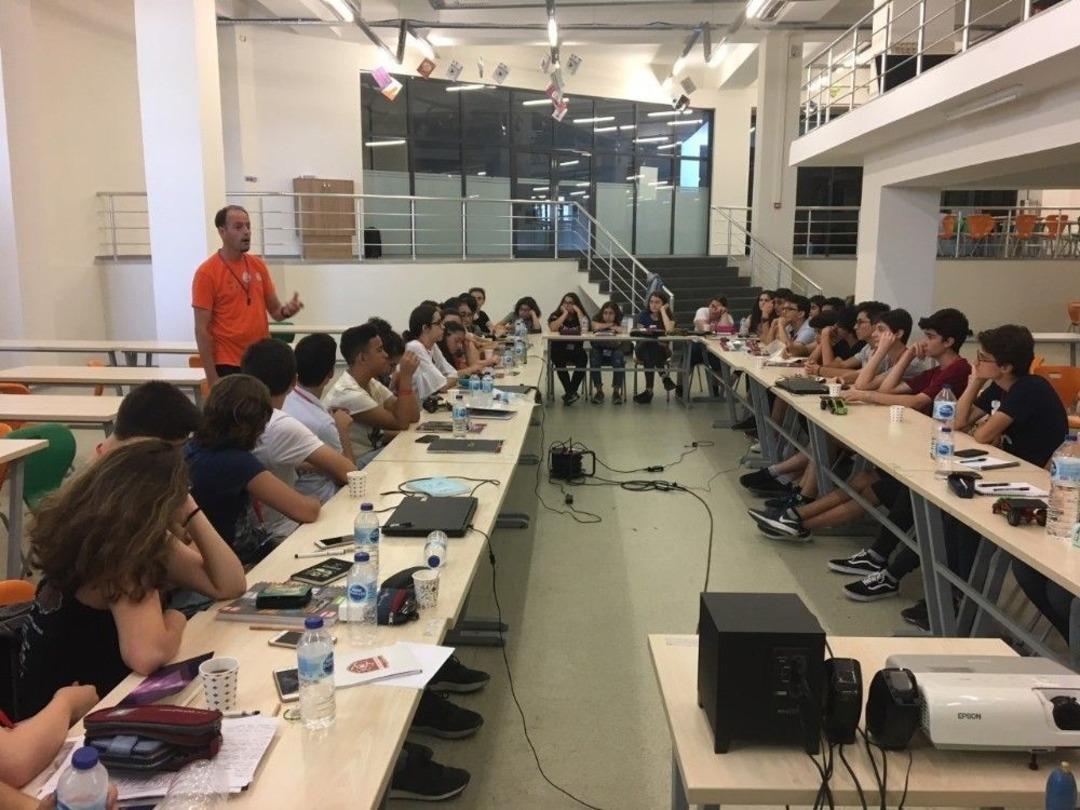 &Ouml;ğrencilere End&uuml;stri 4.0 Eğitimi