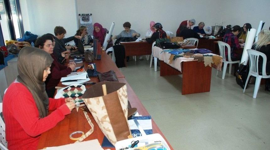 İzmek Deri &Ccedil;anta Yapım Kursu Eğitime Başladı