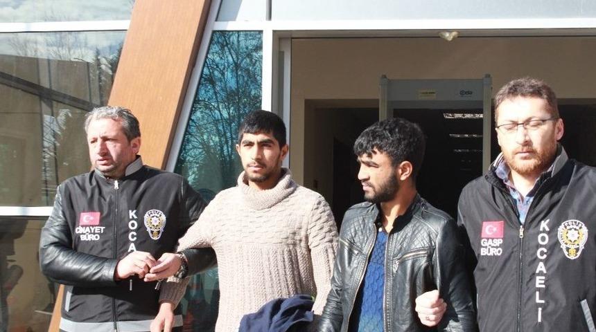 Birlikte Alkol Aldıkları Genci Gasp Eden Şahıslar Yakalandı