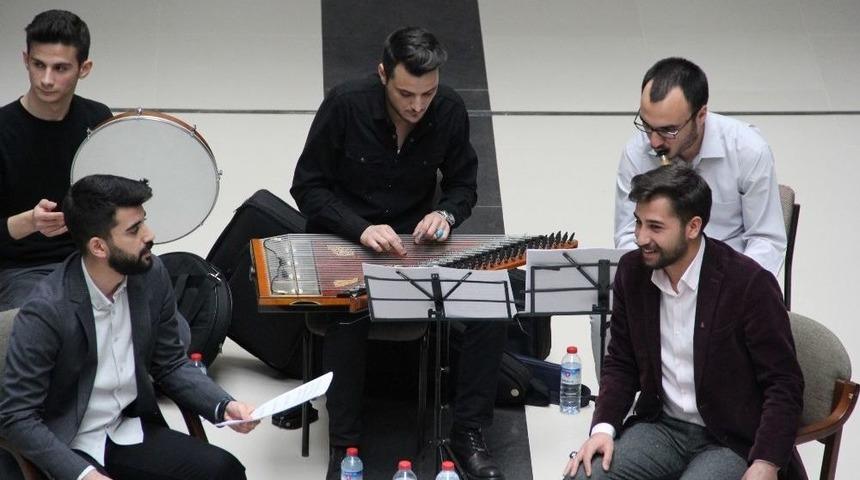 Sa&uuml; İlahiyat Fak&uuml;ltesi&rsquo;nde Musiki Dinletisi