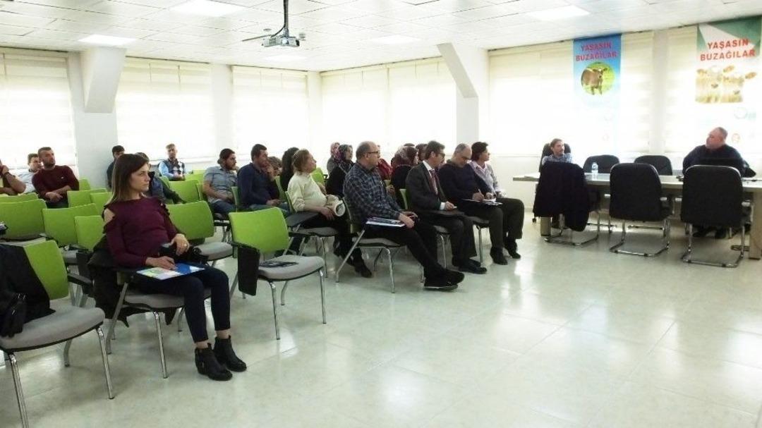 Buzağı &Ouml;l&uuml;mlerinin &Ouml;n&uuml;ne Ge&ccedil;mek İ&ccedil;in Eğitim &Ccedil;alışması Başlatıldı