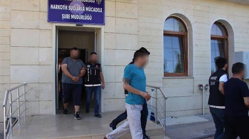 Uşak’ta En Tehlikeli Uyuşturucu Maddelerden Olan Skunk Yakalandı